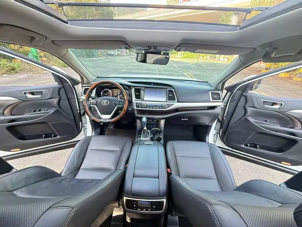 Highlander 2.0 T 4 WD Luxury 7-seat CN-VI
