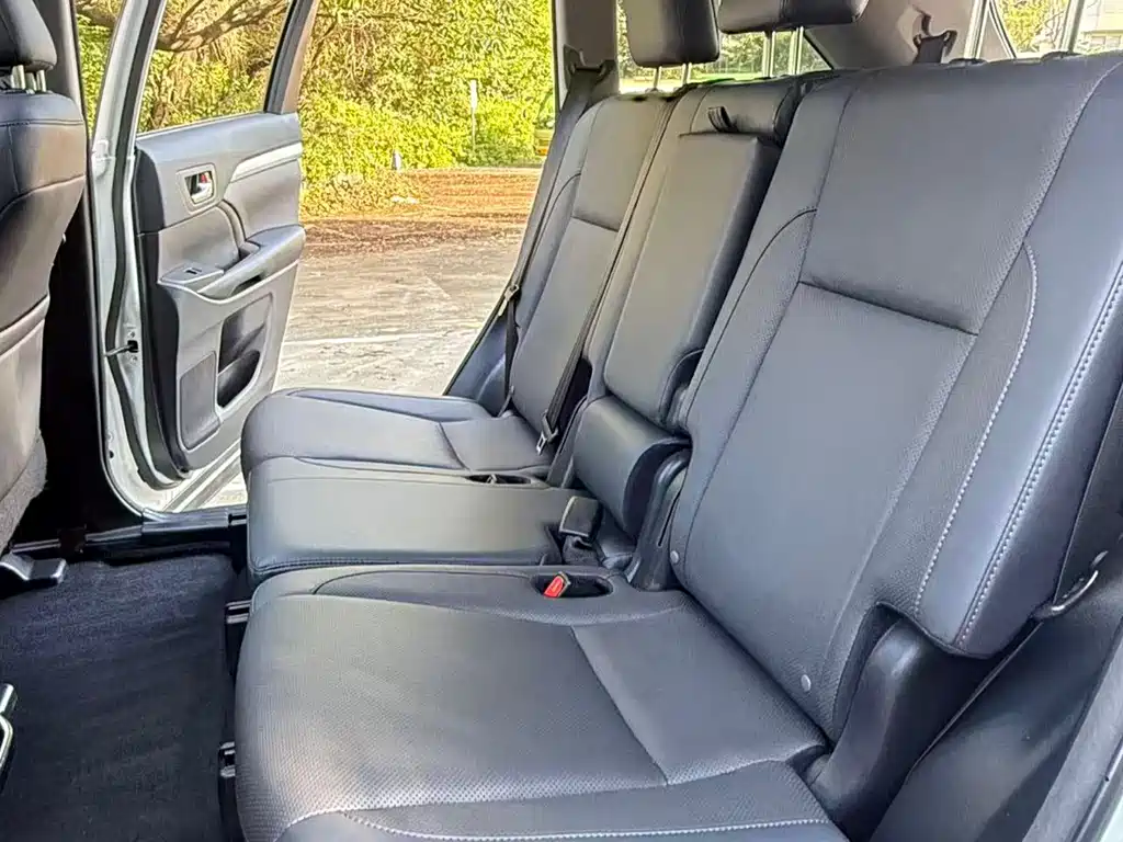 Highlander 2.0 T 4 WD Luxury 7-seat CN-VI