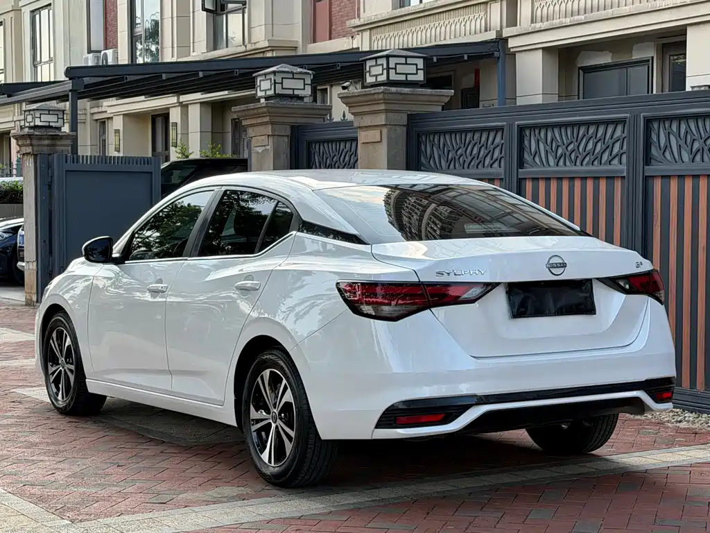 Sylphy Facelift 1.6 L CVT Joy