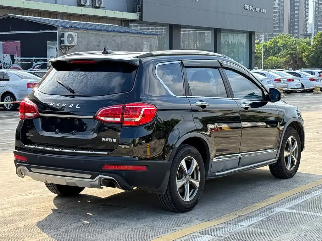 Haval H6 Red Label Sport 1.5 T Manual 2 WD Distinguished