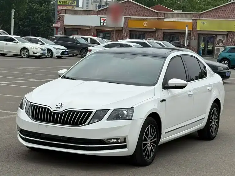 Skoda Octavia 1.5 L Auto Smart Travel Luxury CN-V