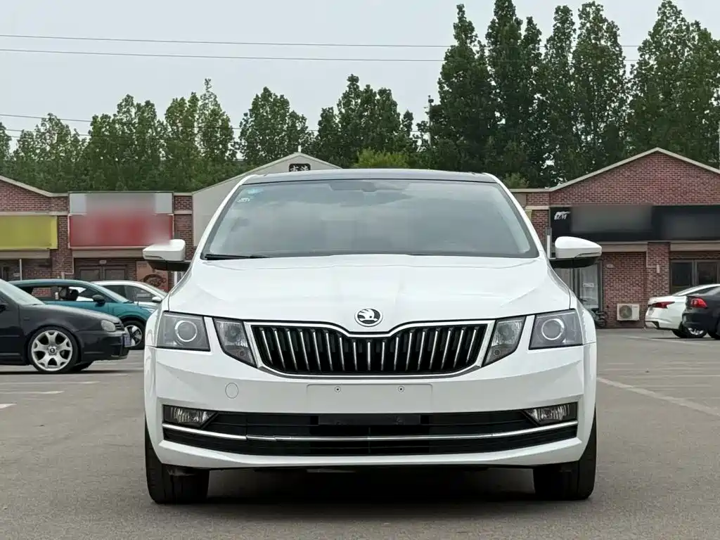 Octavia 1.5 L Auto Smart Travel Luxury CN-V