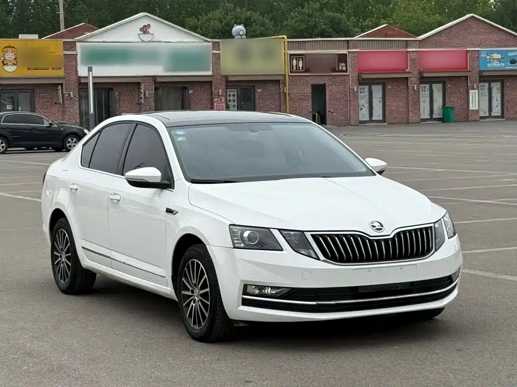 Octavia 1.5 L Auto Smart Travel Luxury CN-V