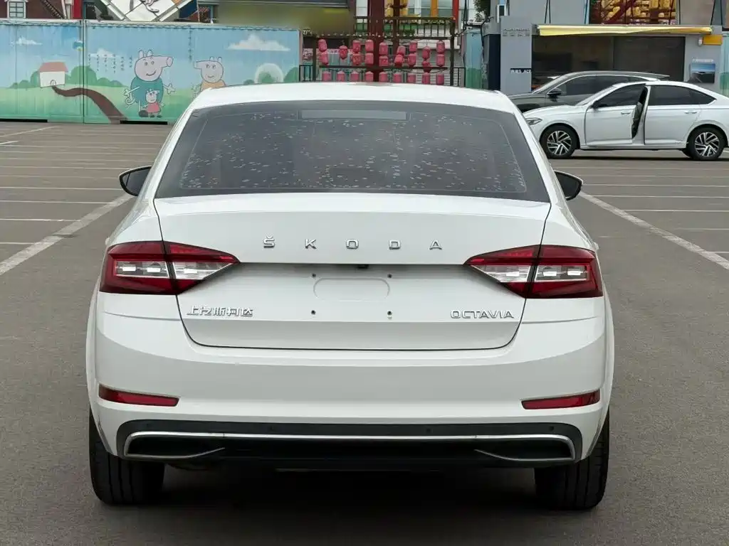 Octavia 1.5 L Auto Smart Travel Luxury CN-V