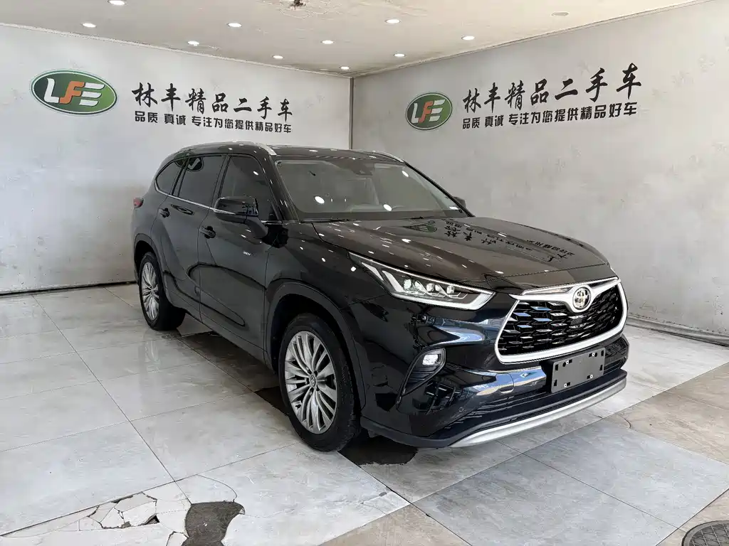 Highlander 2.5 L Smart e-Hybrid Dual Engine 4 WD Distinguished 7-seat
