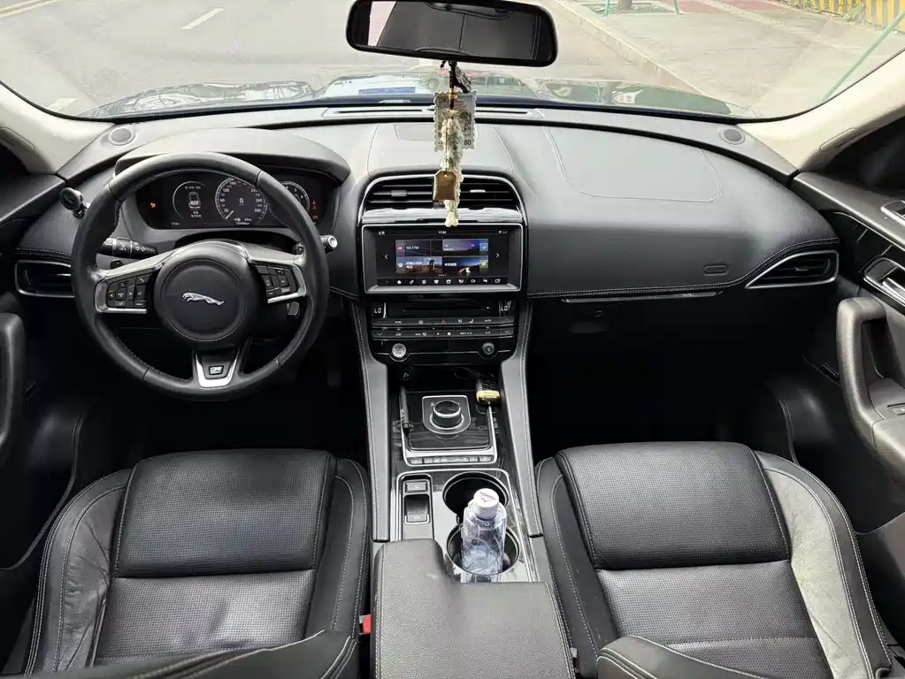 Jaguar F-PACE 2.0 T 2 WD R-Sport Sport