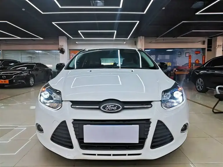 Ford Focus Hatchback 1.6 L Auto Style
