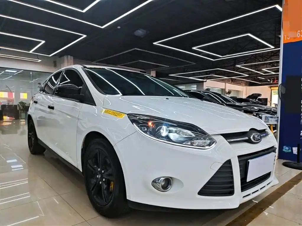 Focus Hatchback 1.6 L Auto Style