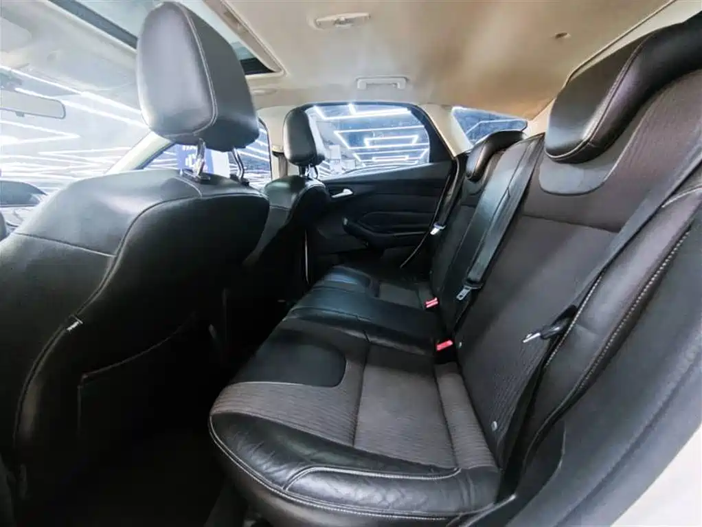 Focus Hatchback 1.6 L Auto Style