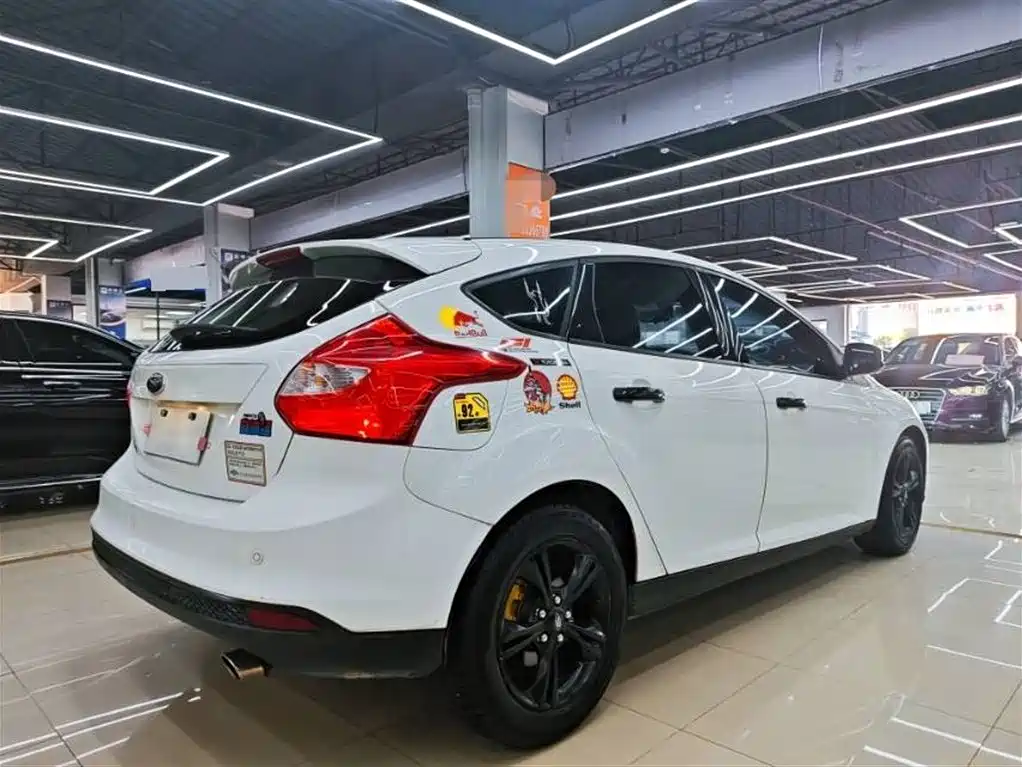 Focus Hatchback 1.6 L Auto Style