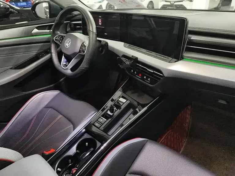Volkswagen Lamando Lamando L 280 TSI DSG Dazzle Hot