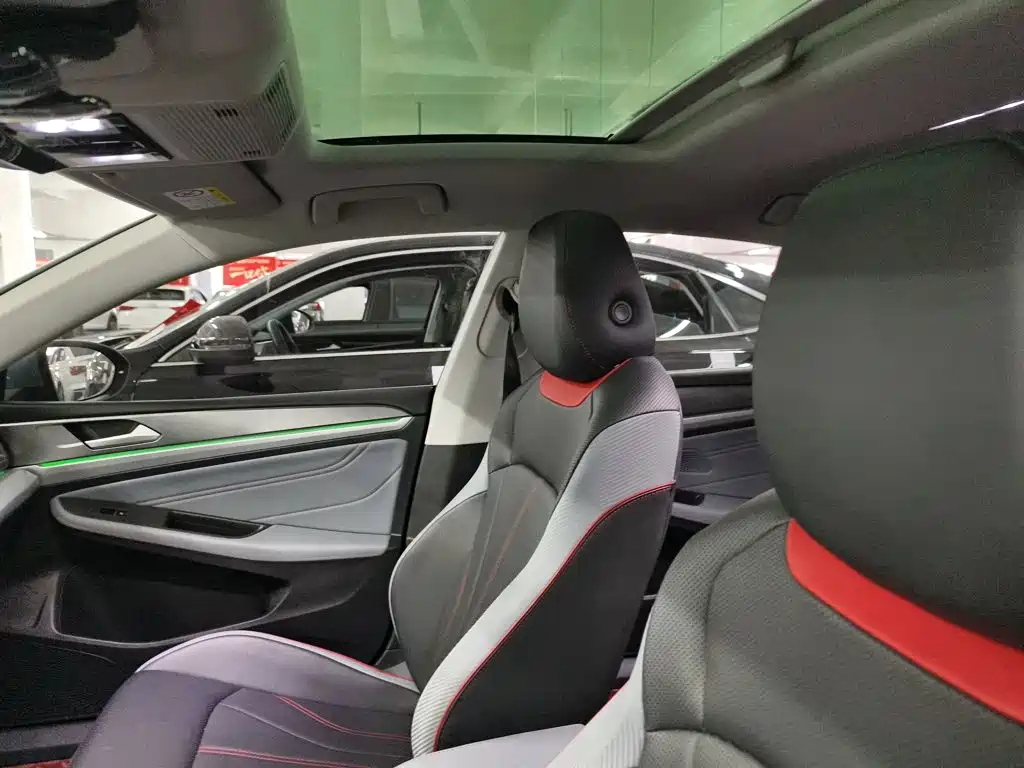Lamando Lamando L 280 TSI DSG Dazzle Hot