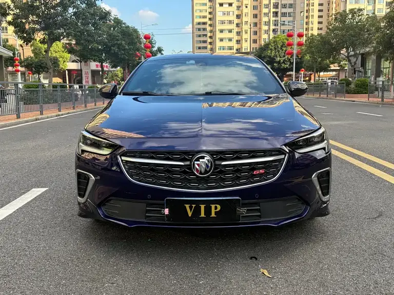 Buick Regal GS 28 T Distinguished