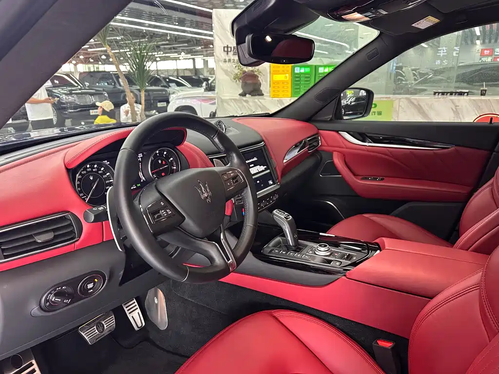 Levante 3.0 T Standard