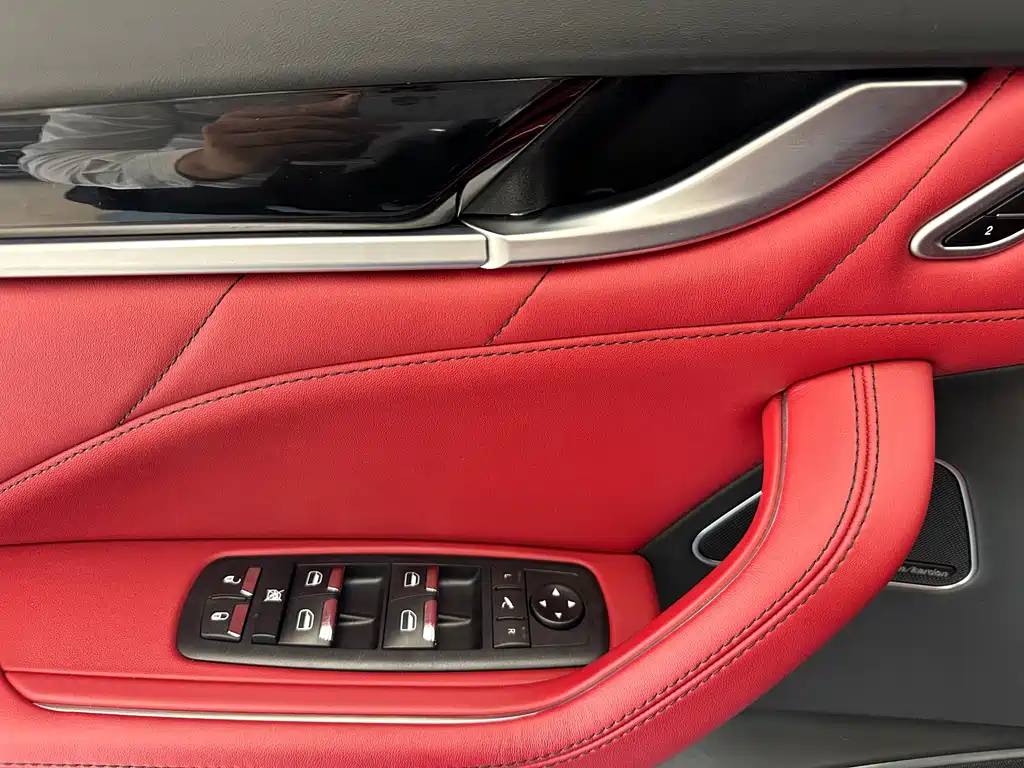 Levante 3.0 T Standard