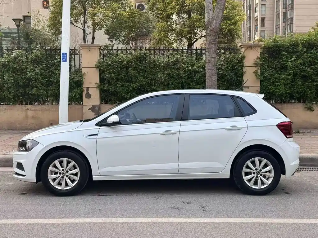 Polo Plus 1.5 L Auto Colorful Tech