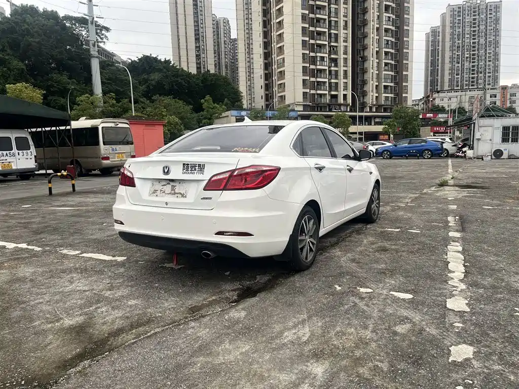 Eado 1.6 L Auto Style