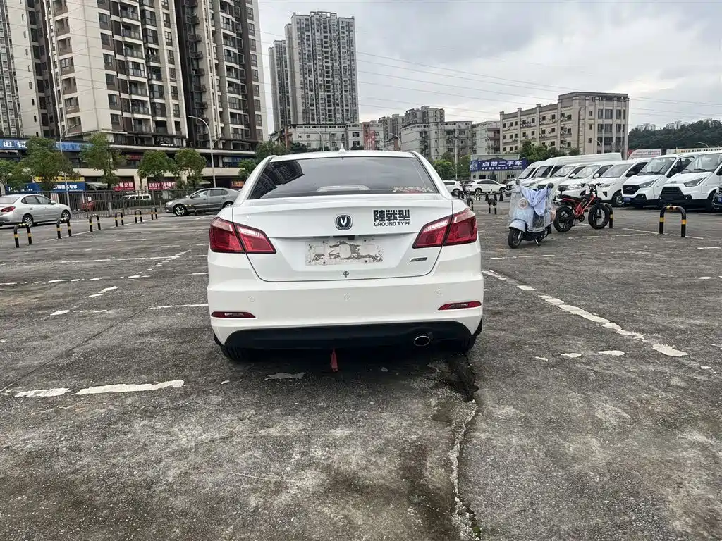 Eado 1.6 L Auto Style