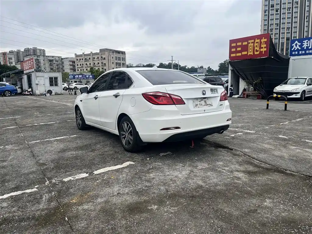 Eado 1.6 L Auto Style