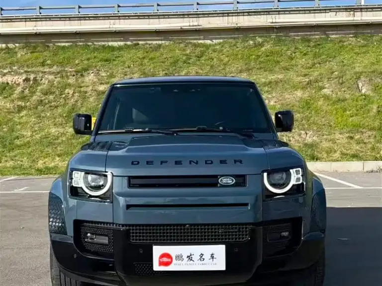 Land Rover Defender 90 2.0 T P300 X-DYNAMIC HSE