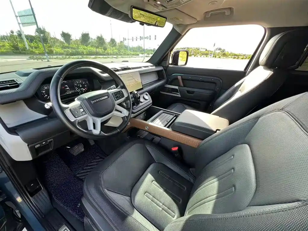 Land Rover Defender 90 2.0 T P300 X-DYNAMIC HSE