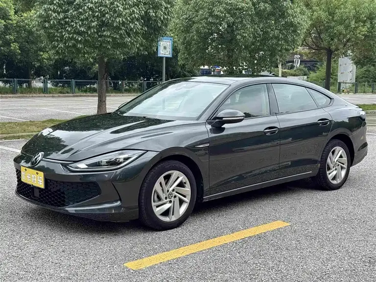 Volkswagen Lamando Lamando L 280 TSI DSG Dazzle Hot