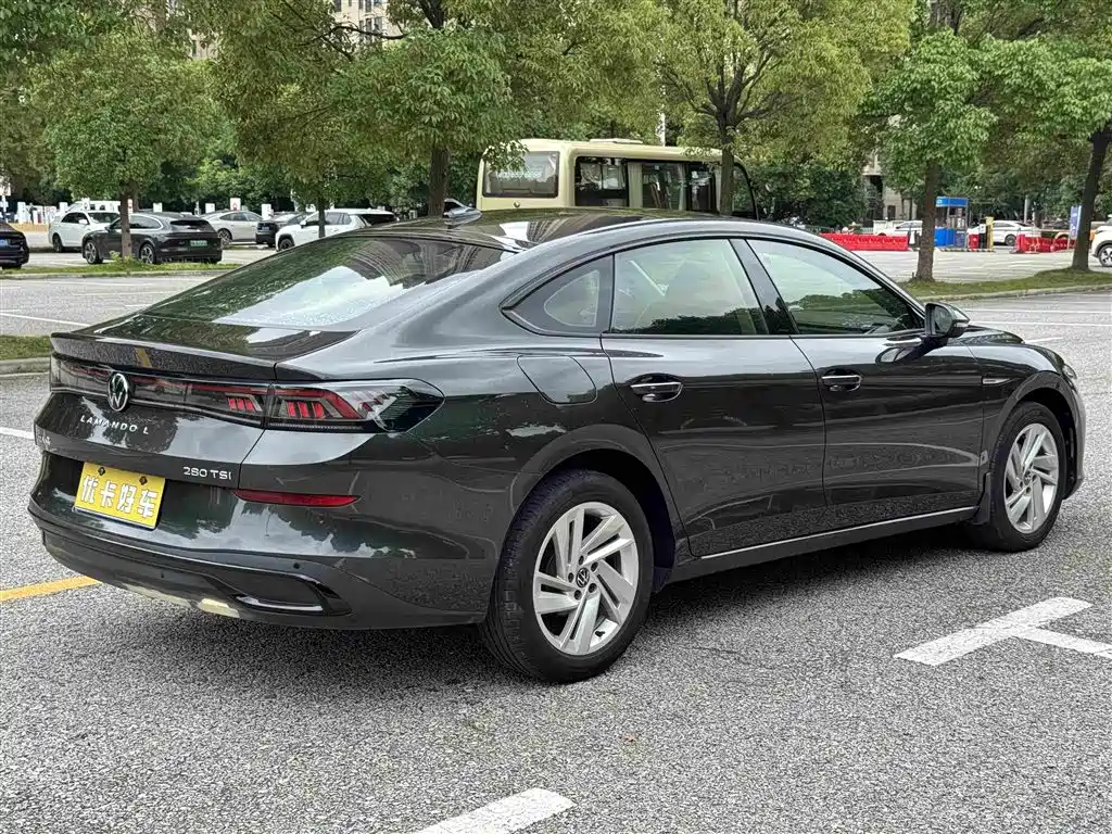 Lamando Lamando L 280 TSI DSG Dazzle Hot