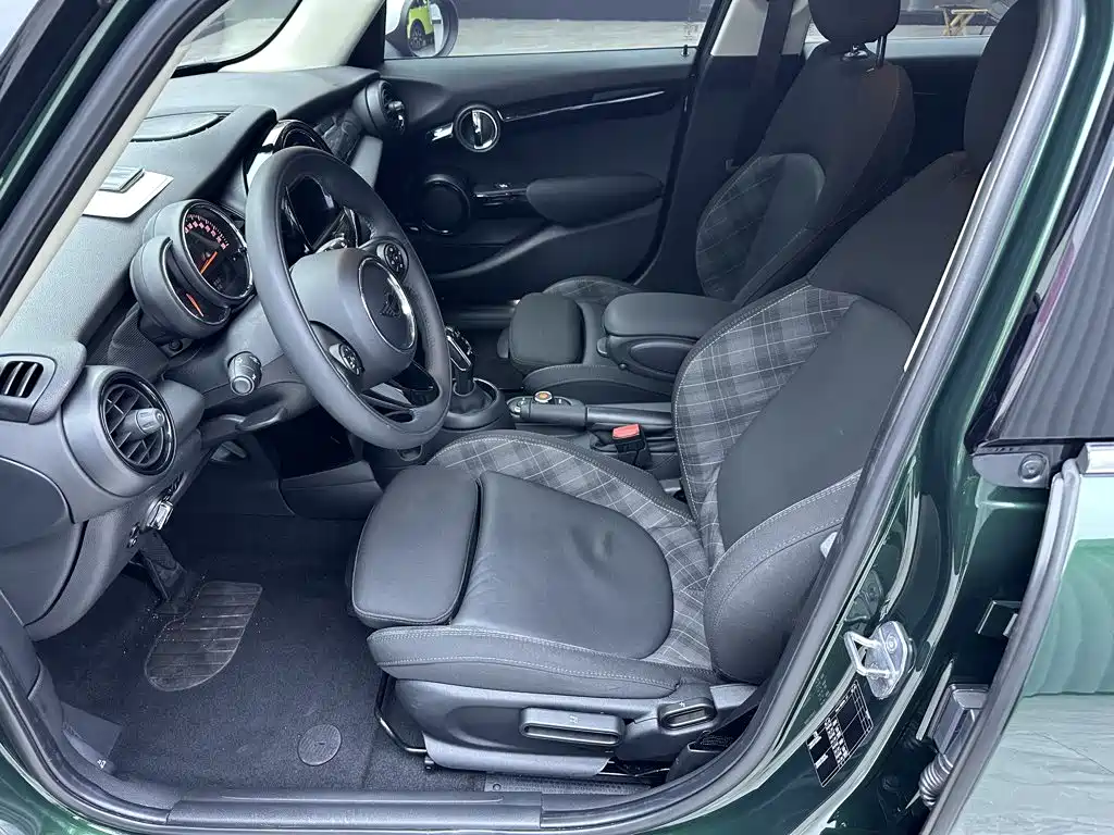 MINI 1.5 T COOPER Classic 5-door
