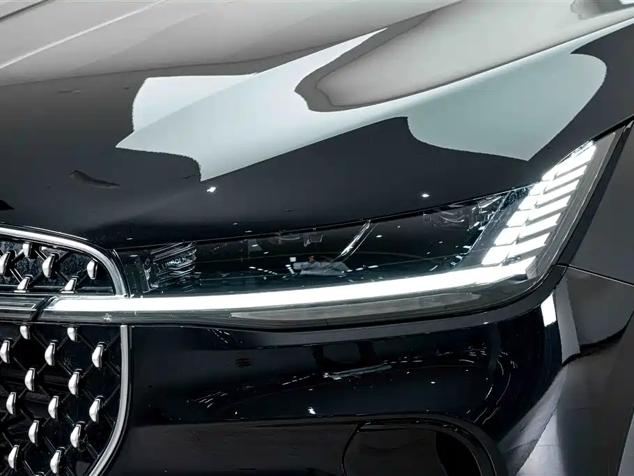 Nautilus 2.0 T 4 WD Premium