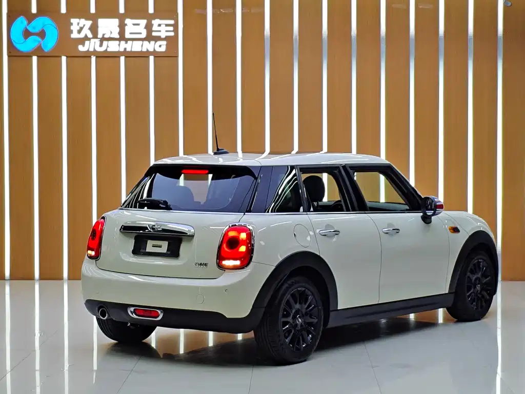 MINI 1.5 T ONE PLUS 5-door