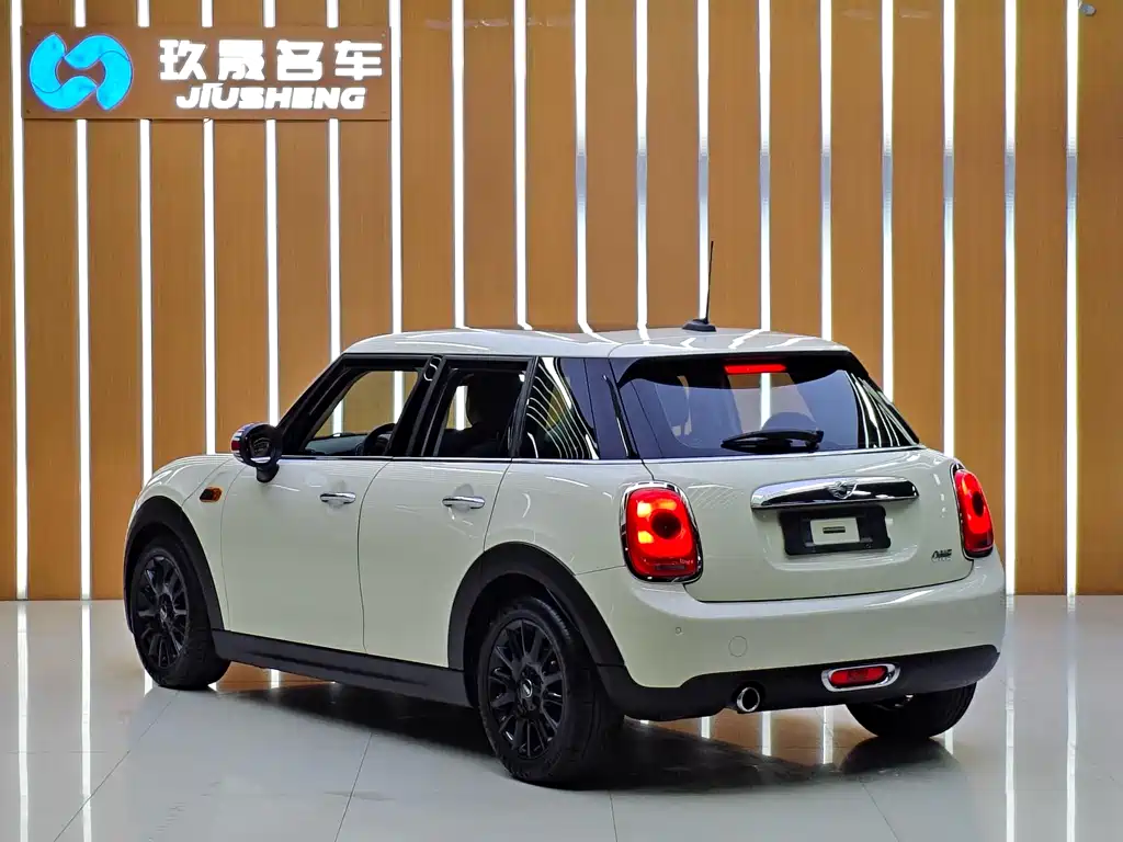 MINI 1.5 T ONE PLUS 5-door