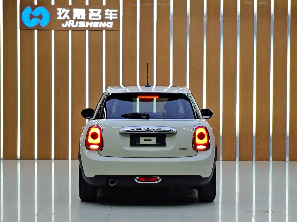 MINI 1.5 T ONE PLUS 5-door