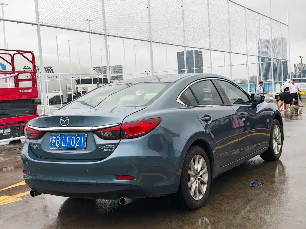 Atenza 2.0 L Blue Sky Luxury