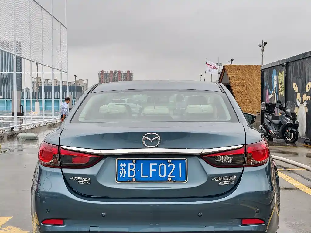 Atenza 2.0 L Blue Sky Luxury