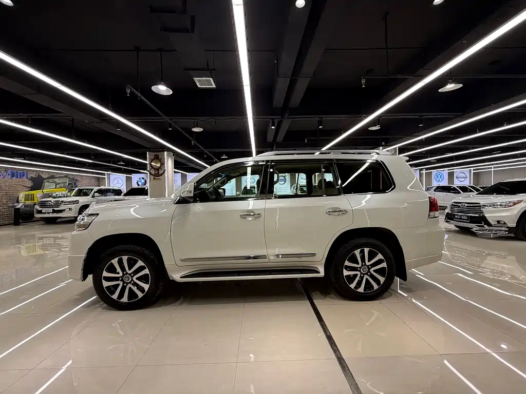 Land Cruiser (Import) 4.0 L V6 Middle East Limited