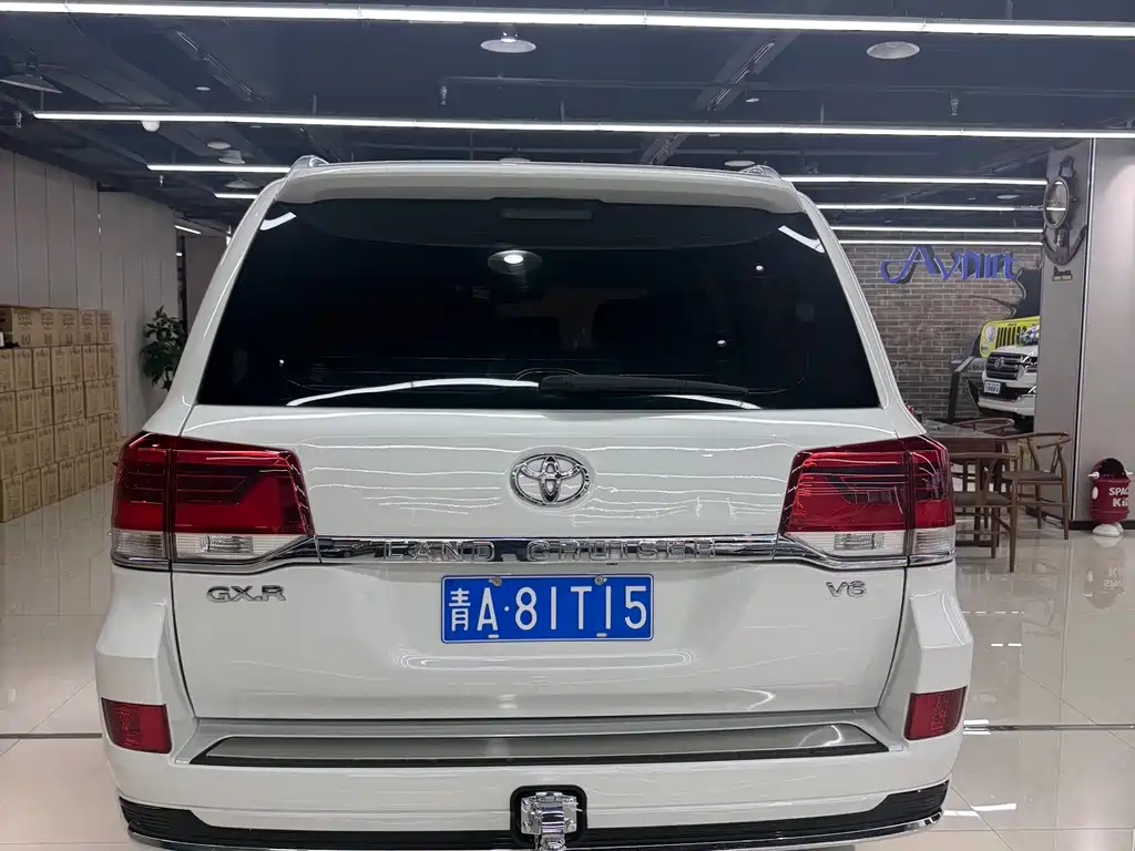Land Cruiser (Import) 4.0 L V6 Middle East Limited