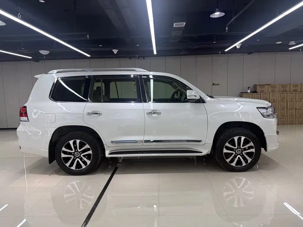 Land Cruiser (Import) 4.0 L V6 Middle East Limited