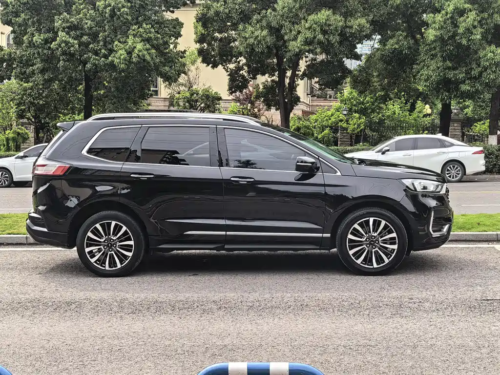 Edge PLUS EcoBoost 245 2 WD Grand Sharp 7-seat