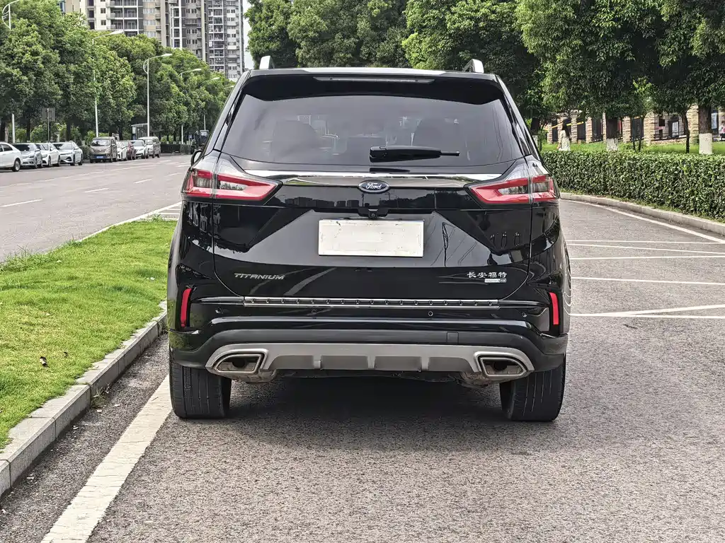 Edge PLUS EcoBoost 245 2 WD Grand Sharp 7-seat