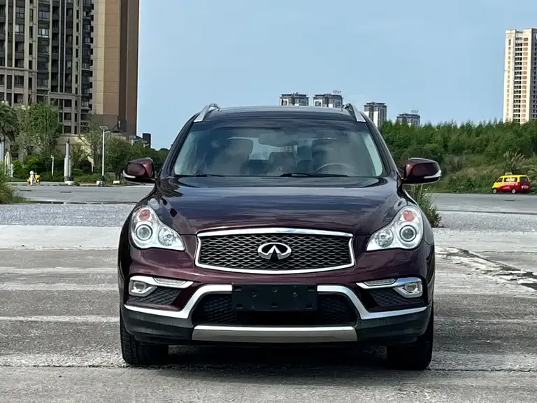 Infiniti QX50 2.5 L Joy