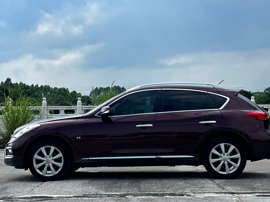 Infiniti QX50 2.5 L Joy