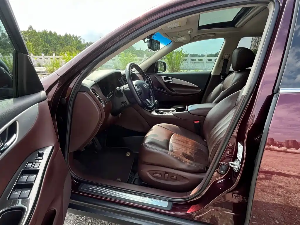 Infiniti QX50 2.5 L Joy