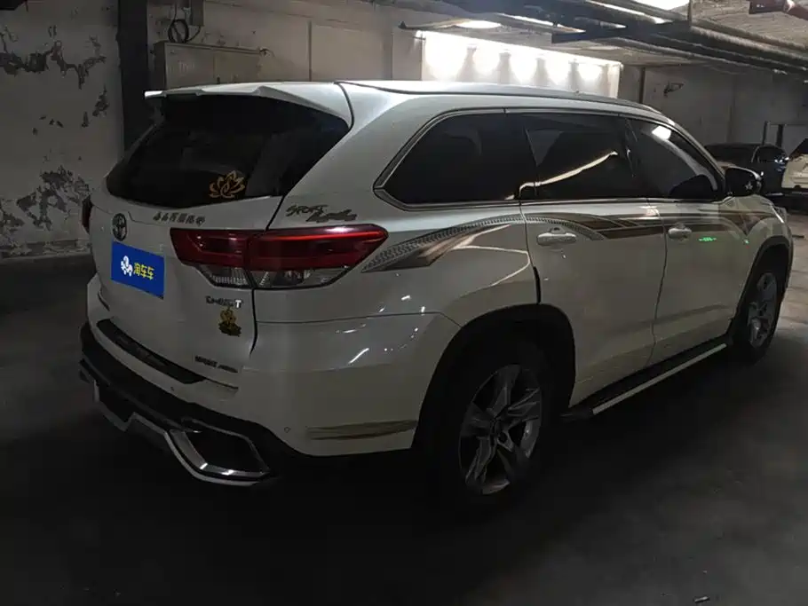Highlander 2.0 T 4 WD Luxury 7-seat CN-VI