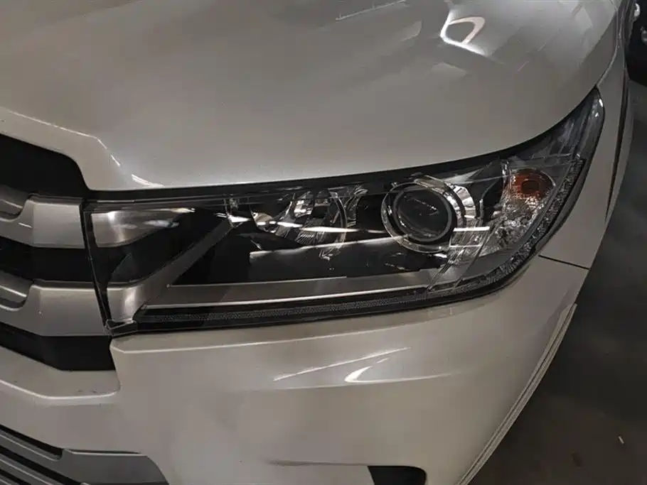 Highlander 2.0 T 4 WD Luxury 7-seat CN-VI