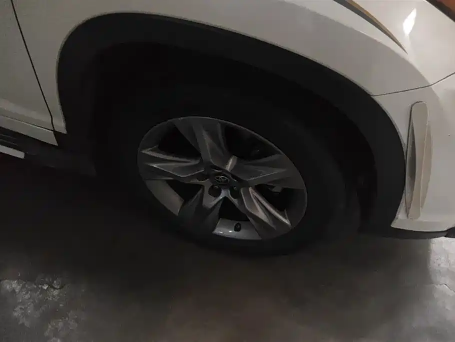 Highlander 2.0 T 4 WD Luxury 7-seat CN-VI