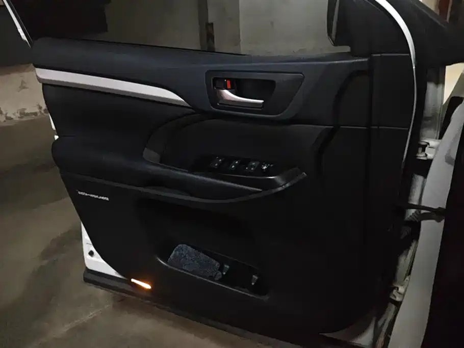 Highlander 2.0 T 4 WD Luxury 7-seat CN-VI