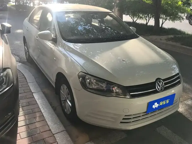 Volkswagen Jetta 1.6 L Auto Fashion