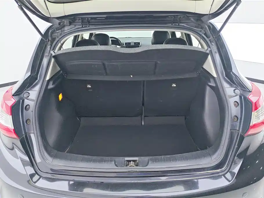 Tiida 1.6 L CVT Cool Motion