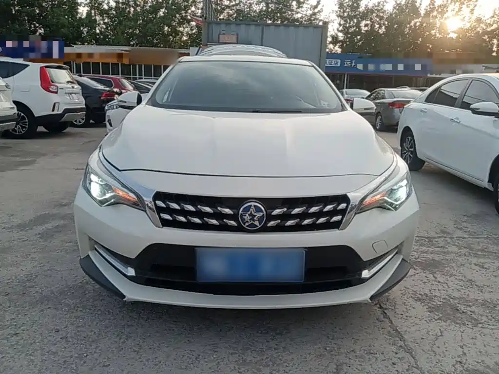 Venucia D60 启辰D60 2019款 十万荣耀 1.6 L XL 手动辰酷版 国VI