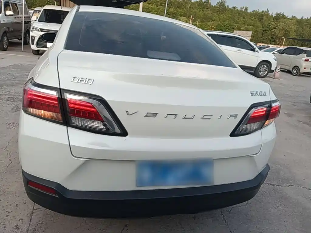Venucia D60 启辰D60 2019款 十万荣耀 1.6 L XL 手动辰酷版 国VI